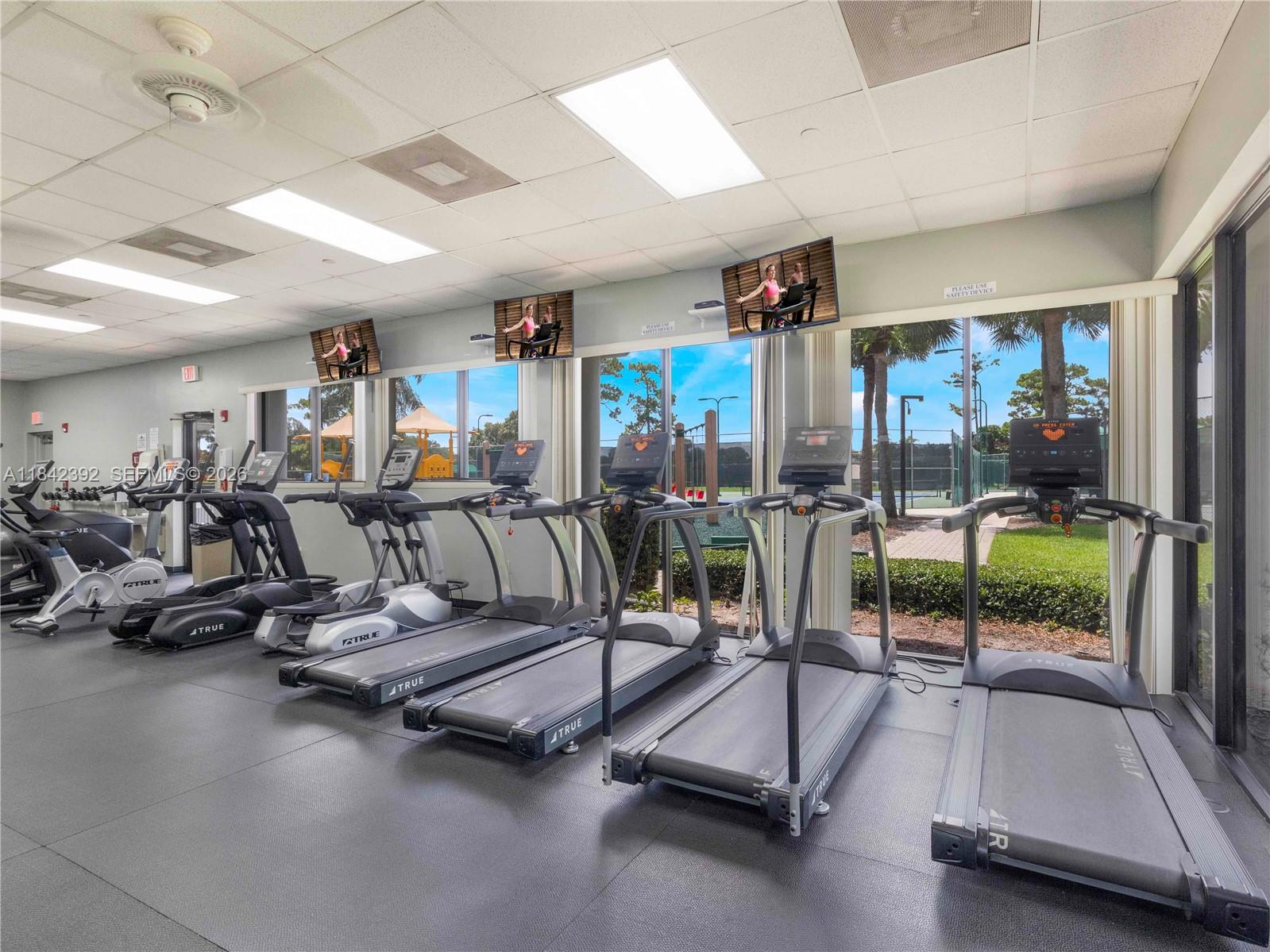 2549 Egret Lake Dr, Green Acres FL 33413