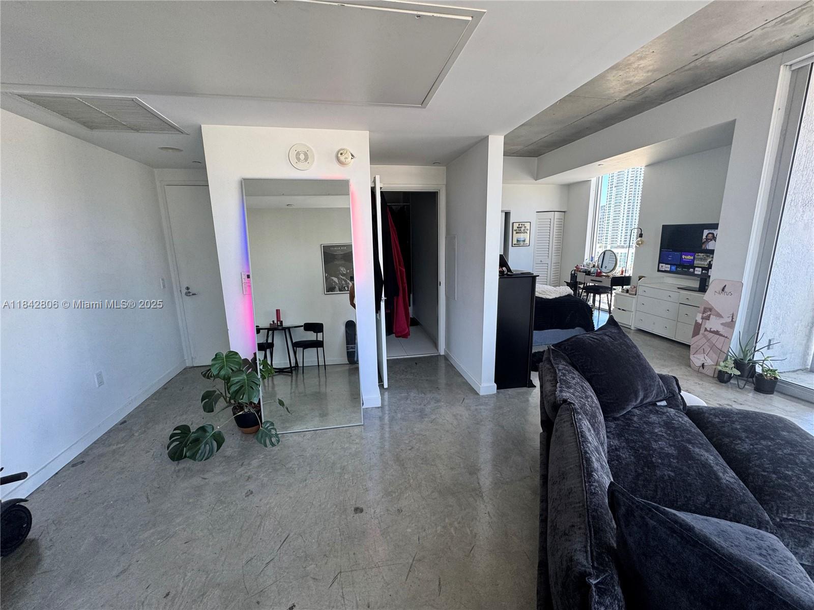 151 SE 1st St #1410, Miami FL 33131