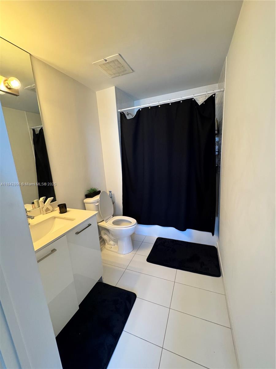 151 SE 1st St #1410, Miami FL 33131