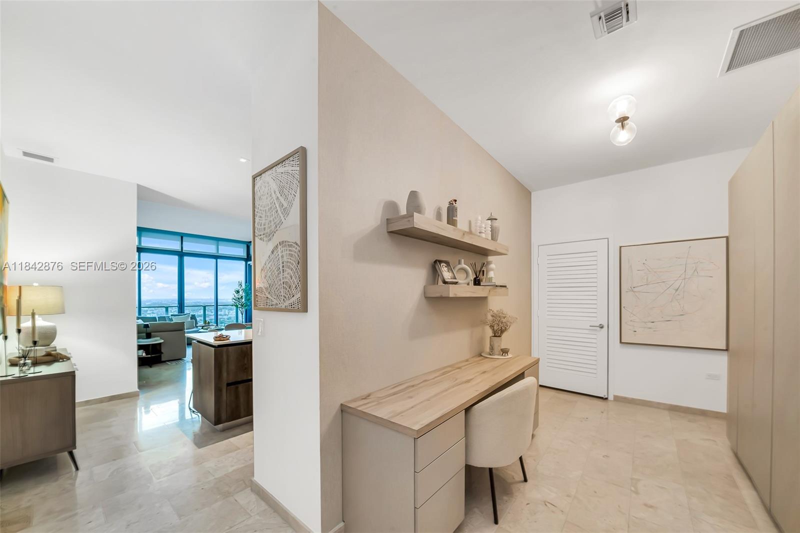 88 SW 7th St #4004, Miami FL 33130