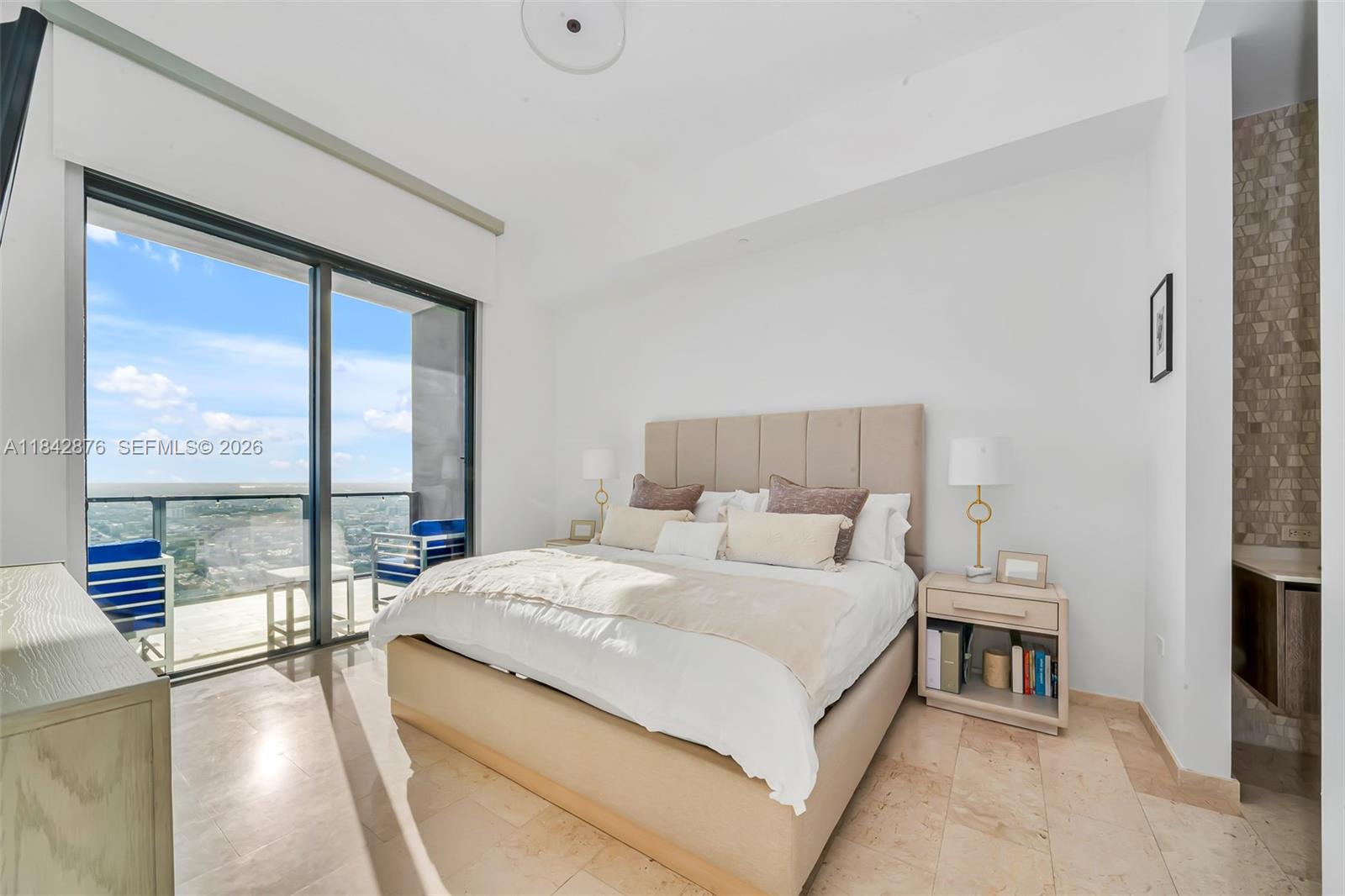 88 SW 7th St #4004, Miami FL 33130