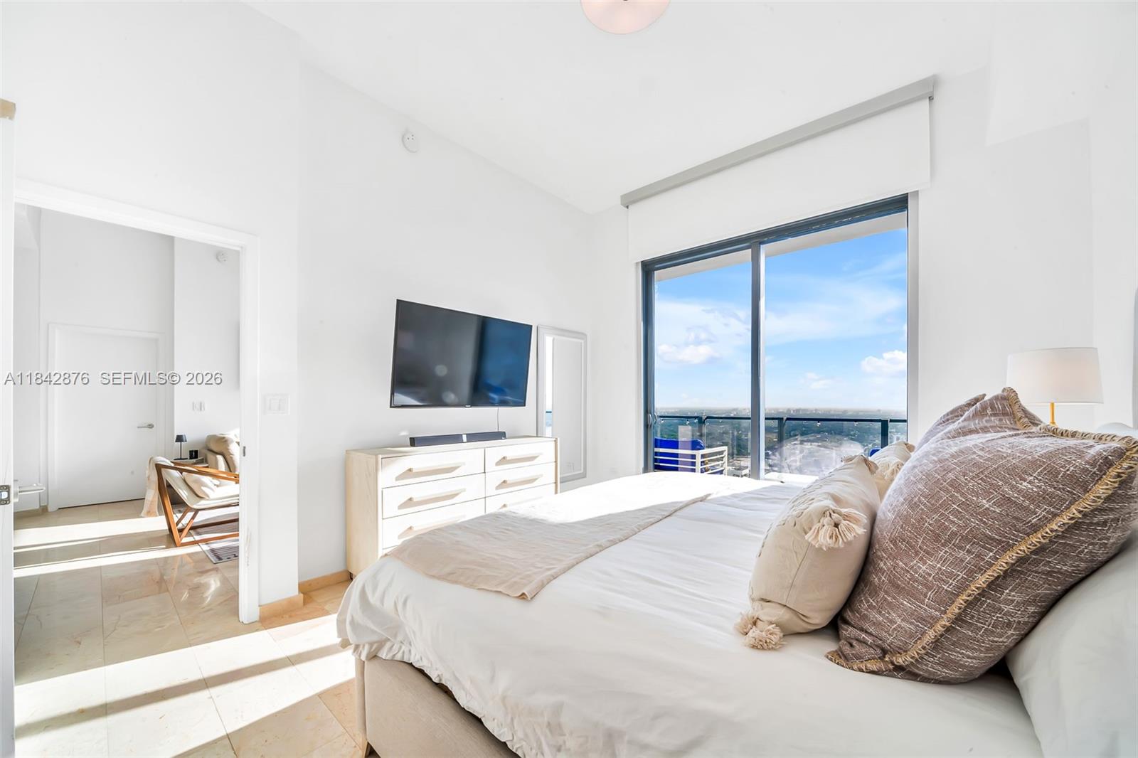 88 SW 7th St #4004, Miami FL 33130