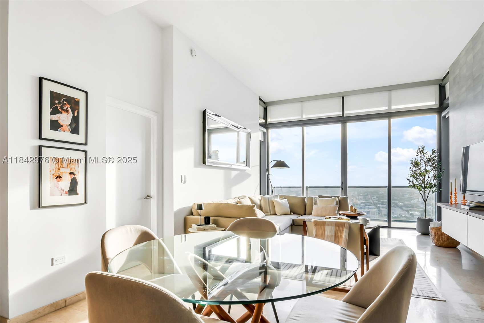 88 SW 7th St #4004, Miami FL 33130