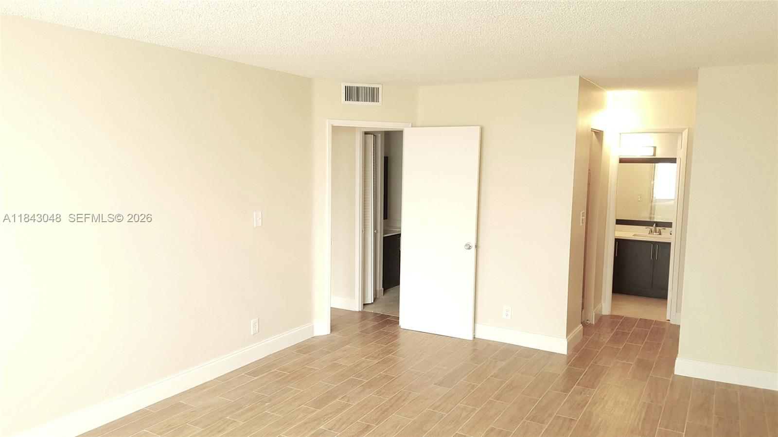 Aventura FL 33160 - A11843048