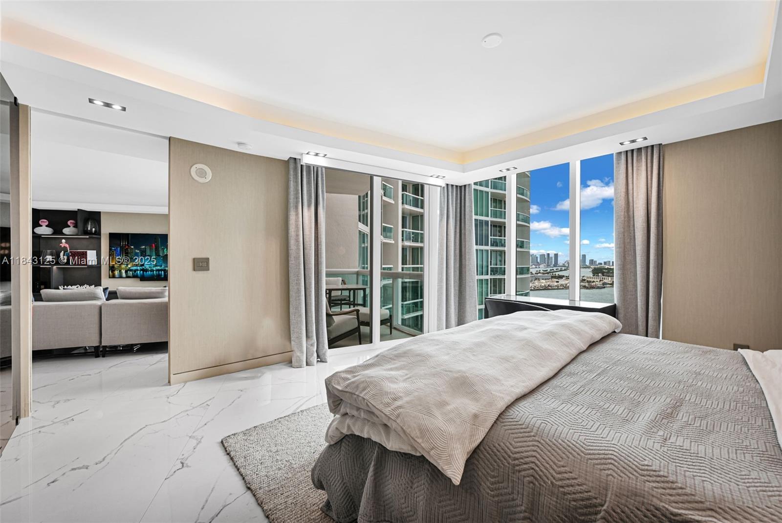 1000 S Pointe Dr #1706, Miami Beach FL 33139