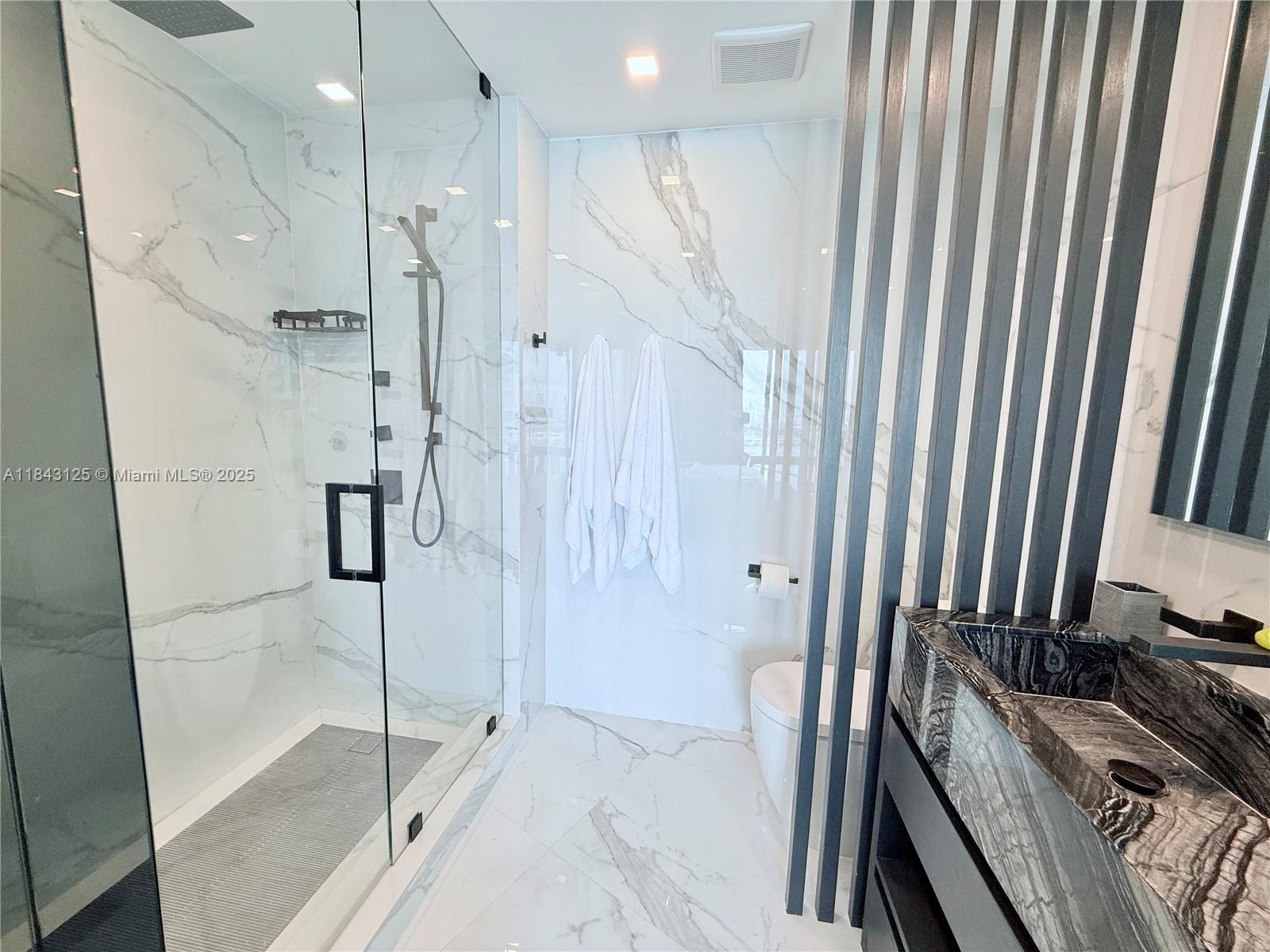 1000 S Pointe Dr #1706, Miami Beach FL 33139