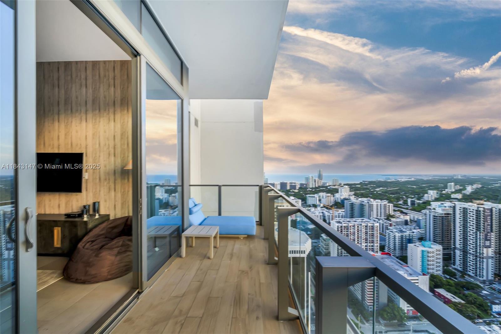 88 SW 7th St #4006, Miami FL 33130