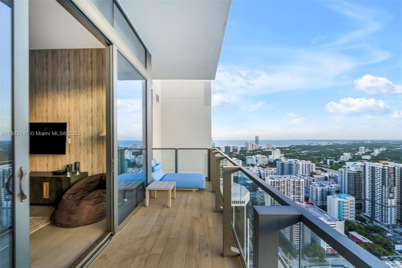 88 SW 7th St #4006, Miami FL 33130