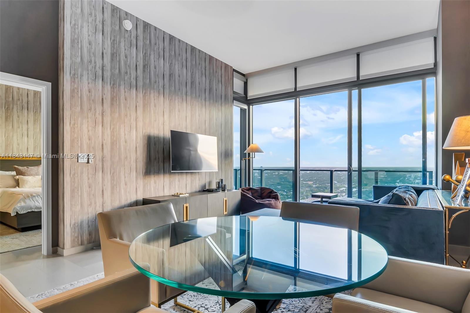 88 SW 7th St #4006, Miami FL 33130