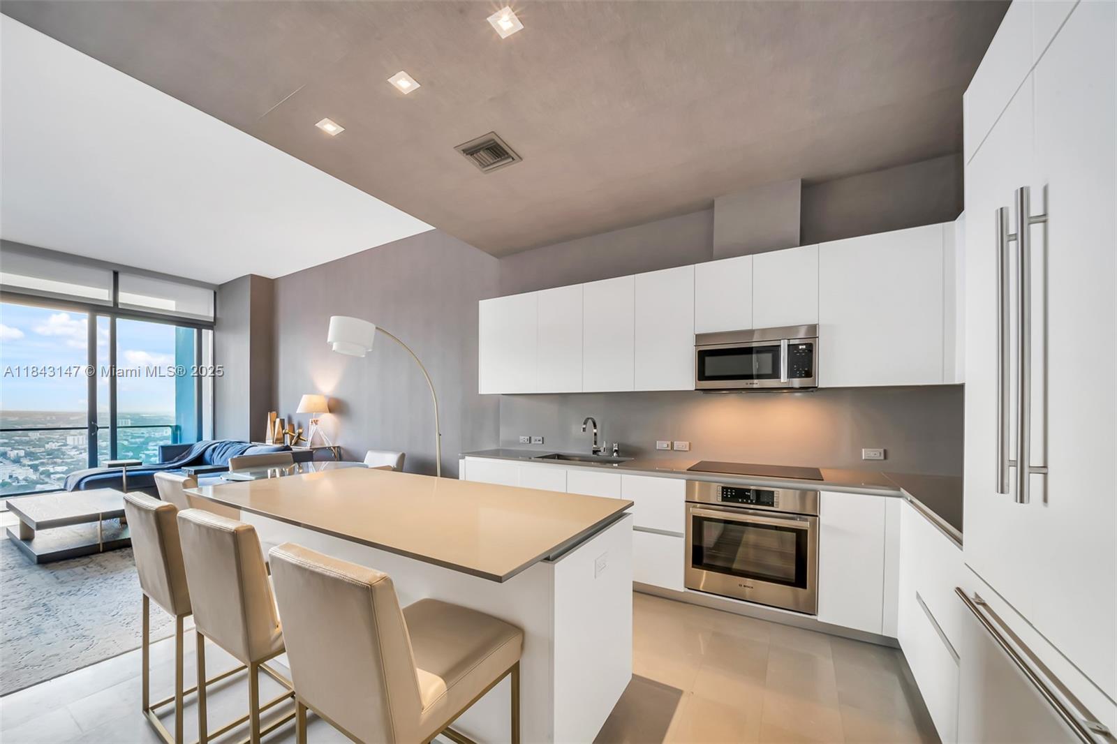 88 SW 7th St #4006, Miami FL 33130