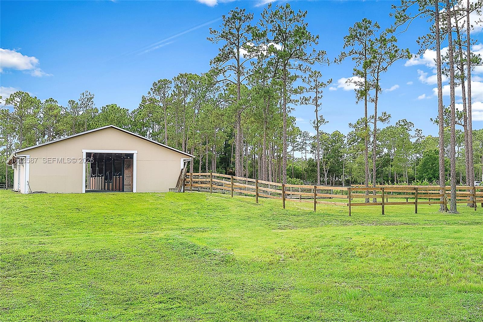 13006 Arrowwood Dr, Palm Beach Gardens FL 33418