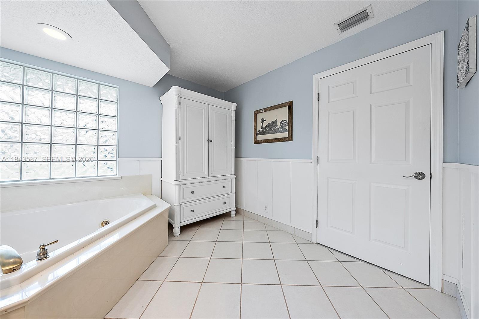 13006 Arrowwood Dr, Palm Beach Gardens FL 33418