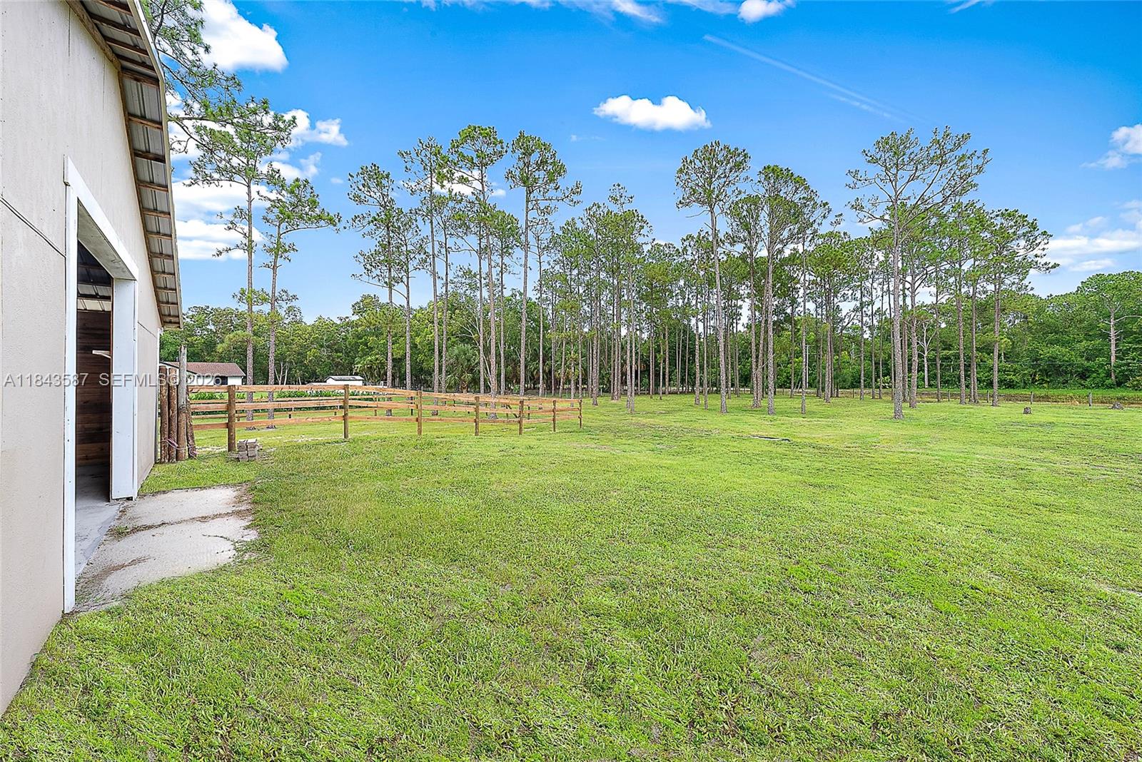 13006 Arrowwood Dr, Palm Beach Gardens FL 33418