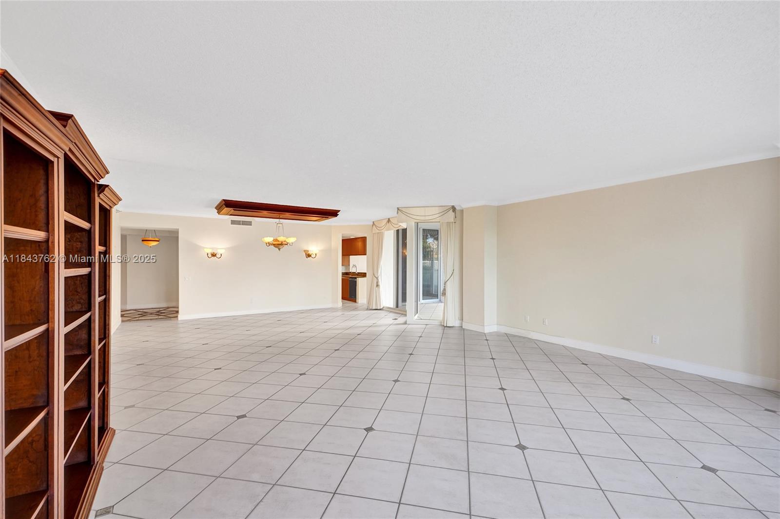 21150 Point Pl #406, Aventura FL 33180