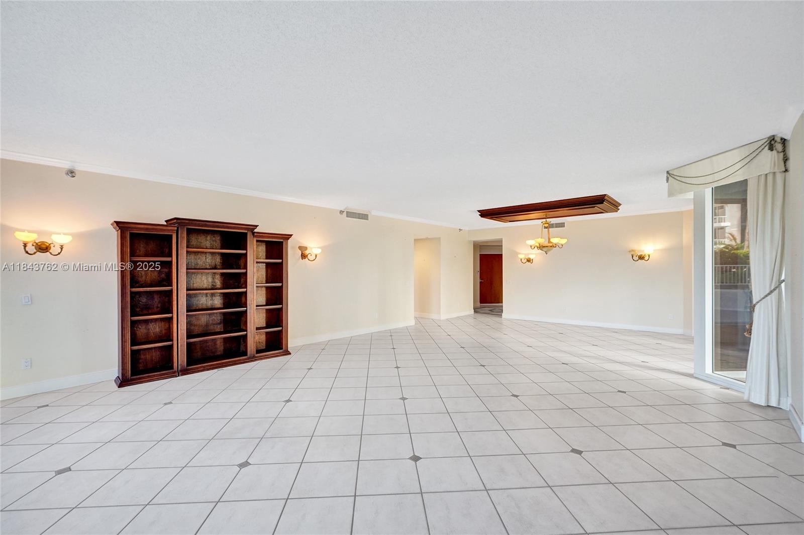 21150 Point Pl #406, Aventura FL 33180