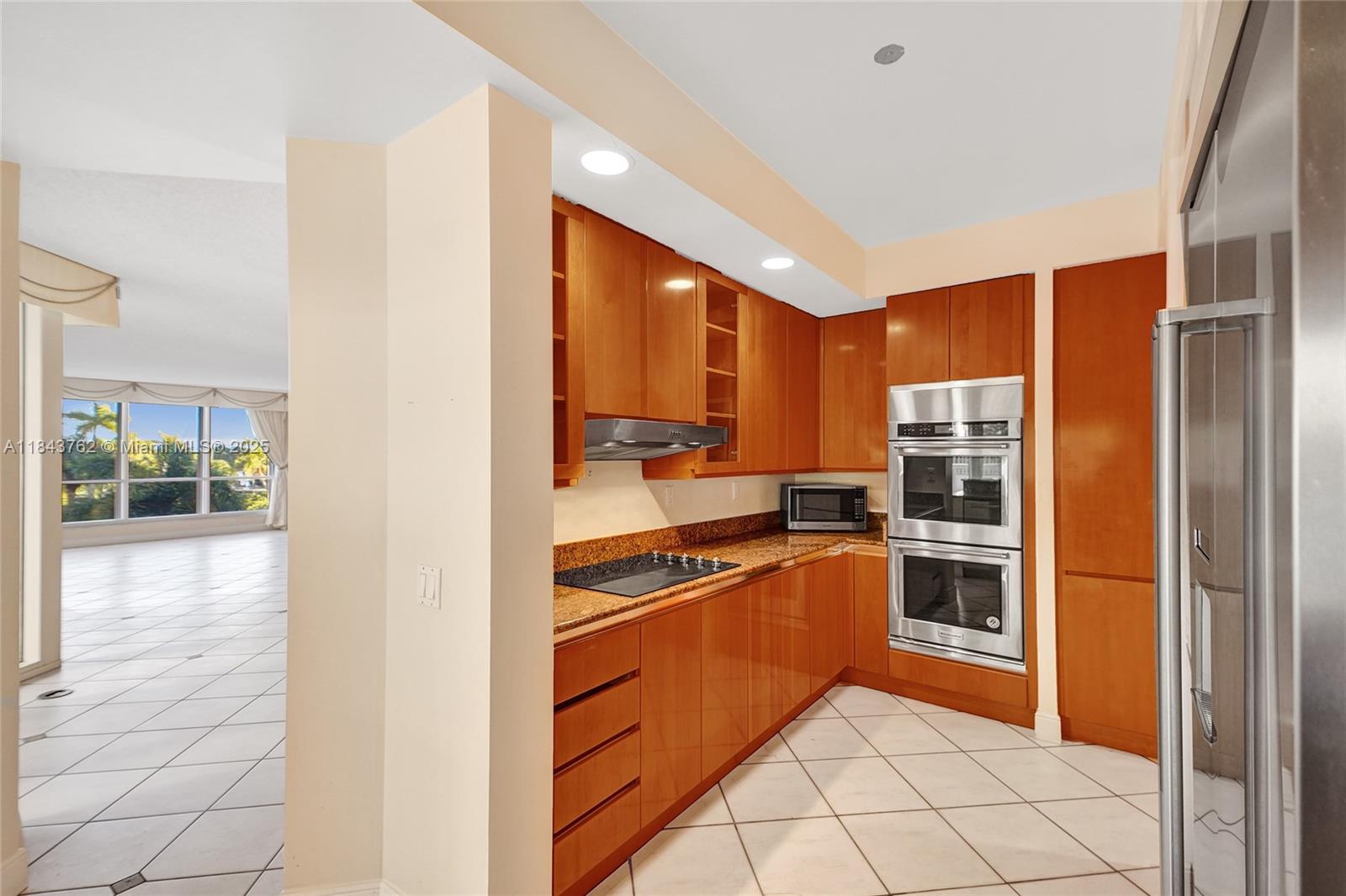 21150 Point Pl #406, Aventura FL 33180