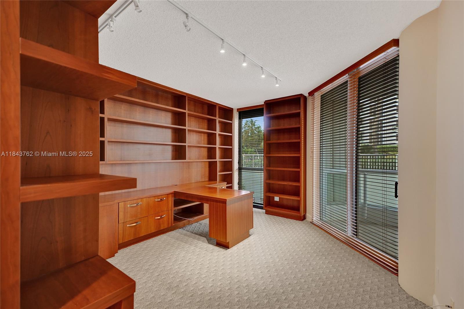 21150 Point Pl #406, Aventura FL 33180