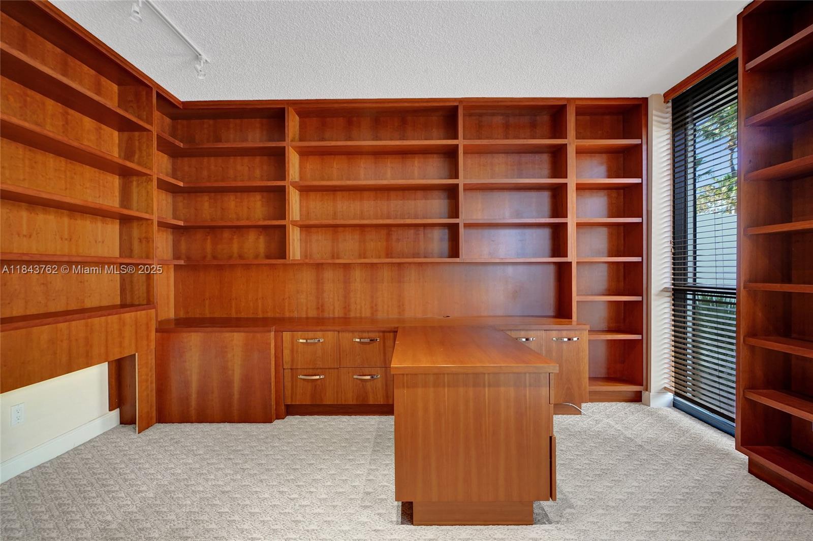 21150 Point Pl #406, Aventura FL 33180