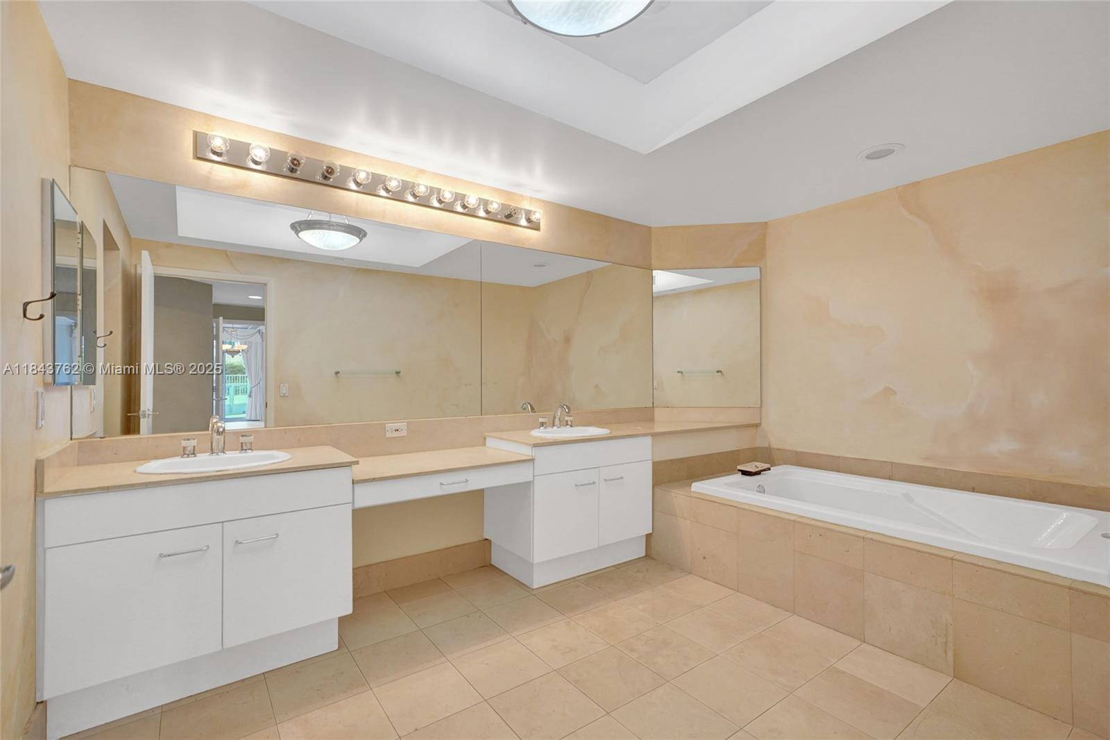 21150 Point Pl #406, Aventura FL 33180