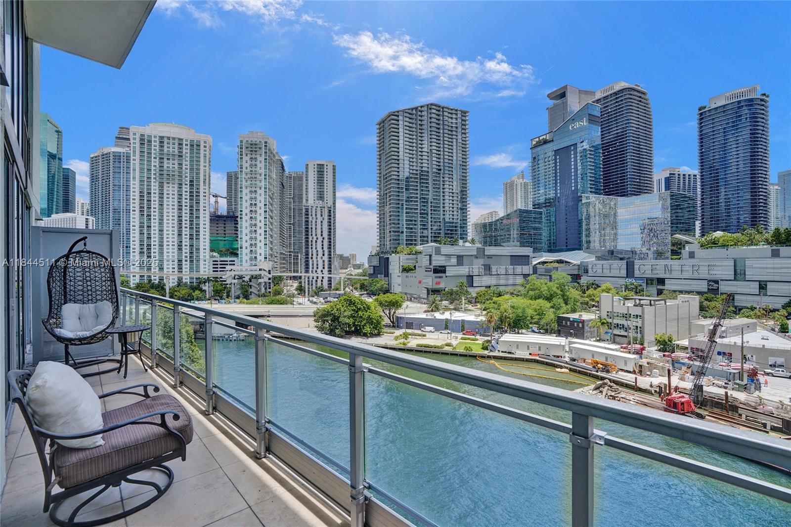 92 SW 3rd St #905, Miami FL 33130