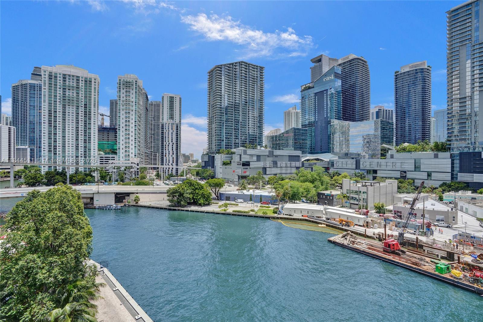 92 SW 3rd St #905, Miami FL 33130