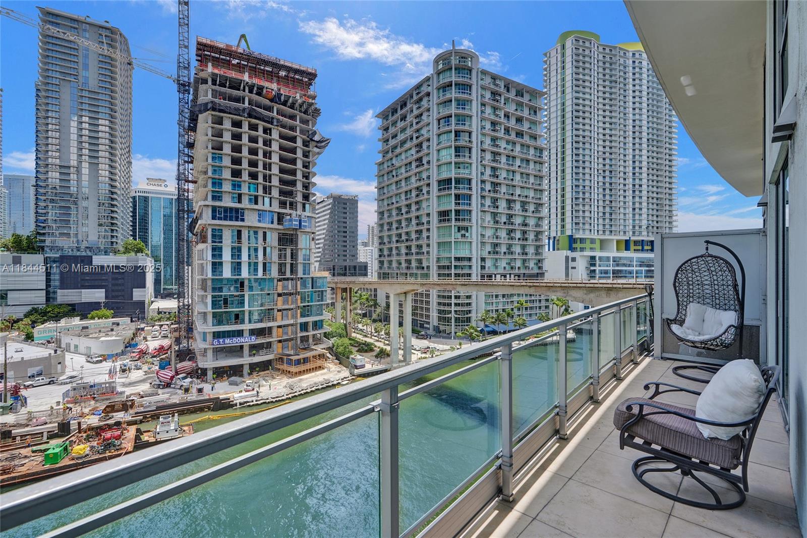 92 SW 3rd St #905, Miami FL 33130