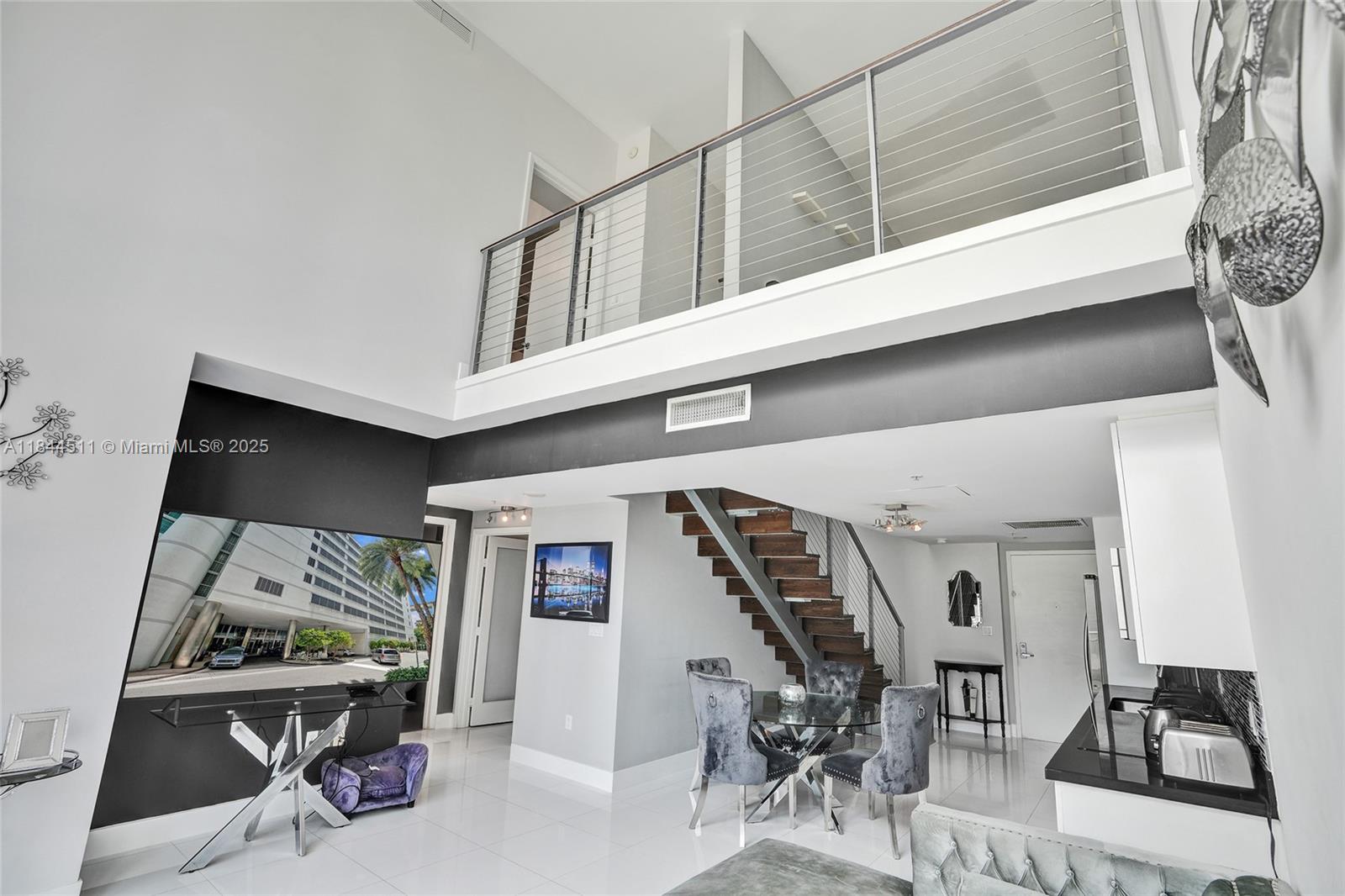 92 SW 3rd St #905, Miami FL 33130