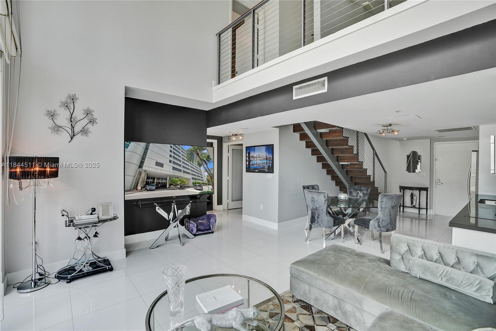 92 SW 3rd St #905, Miami FL 33130