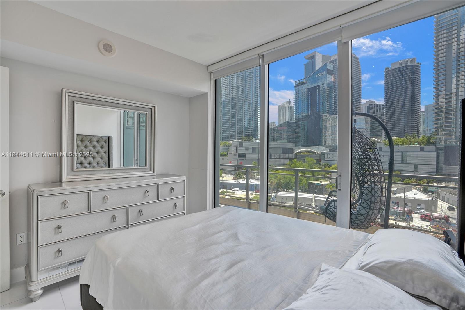 92 SW 3rd St #905, Miami FL 33130
