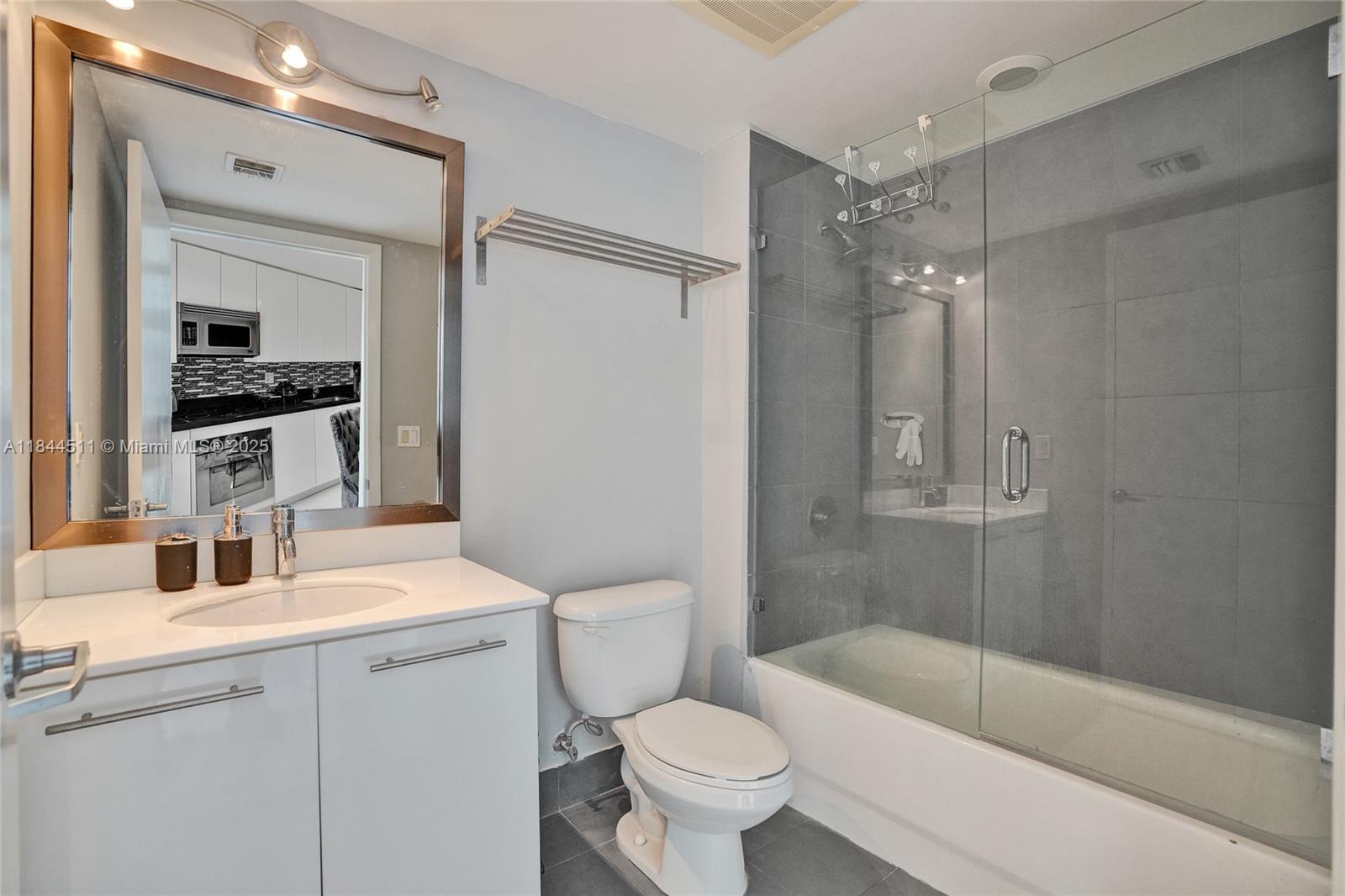 92 SW 3rd St #905, Miami FL 33130
