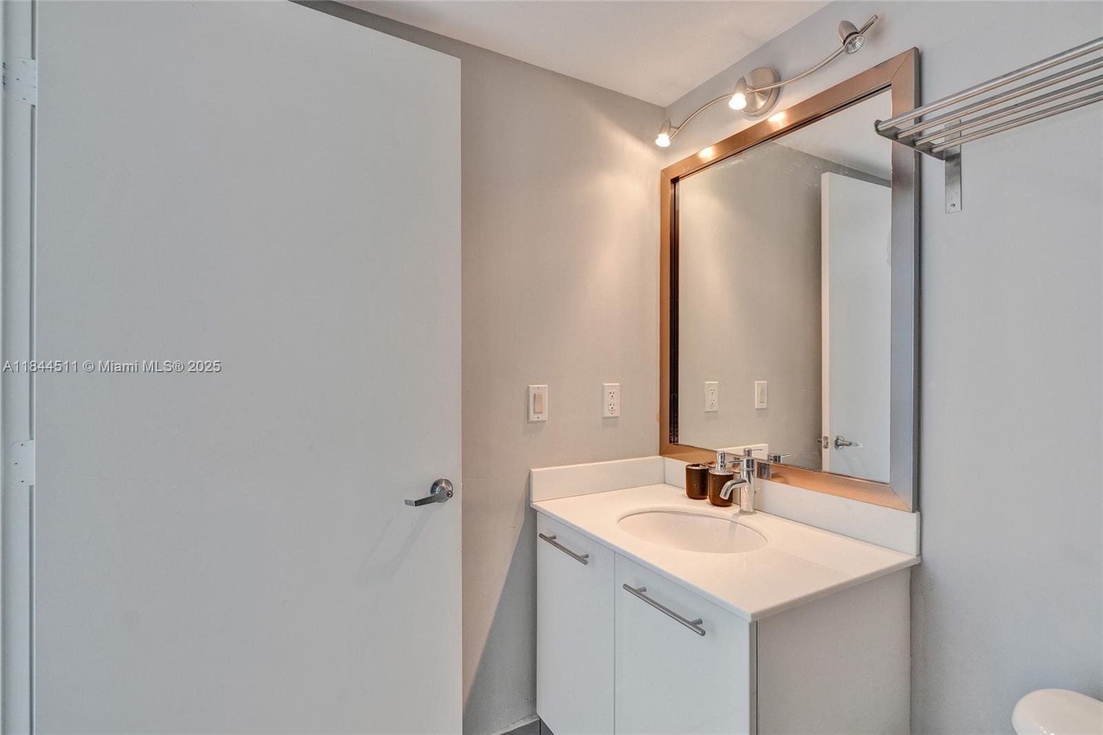 92 SW 3rd St #905, Miami FL 33130