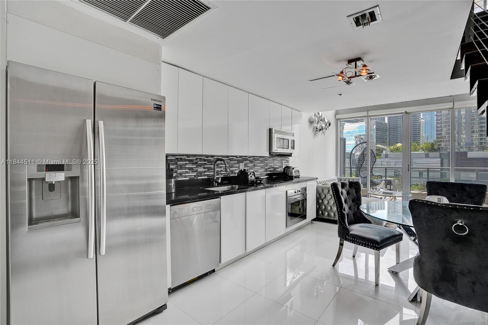 92 SW 3rd St #905, Miami FL 33130