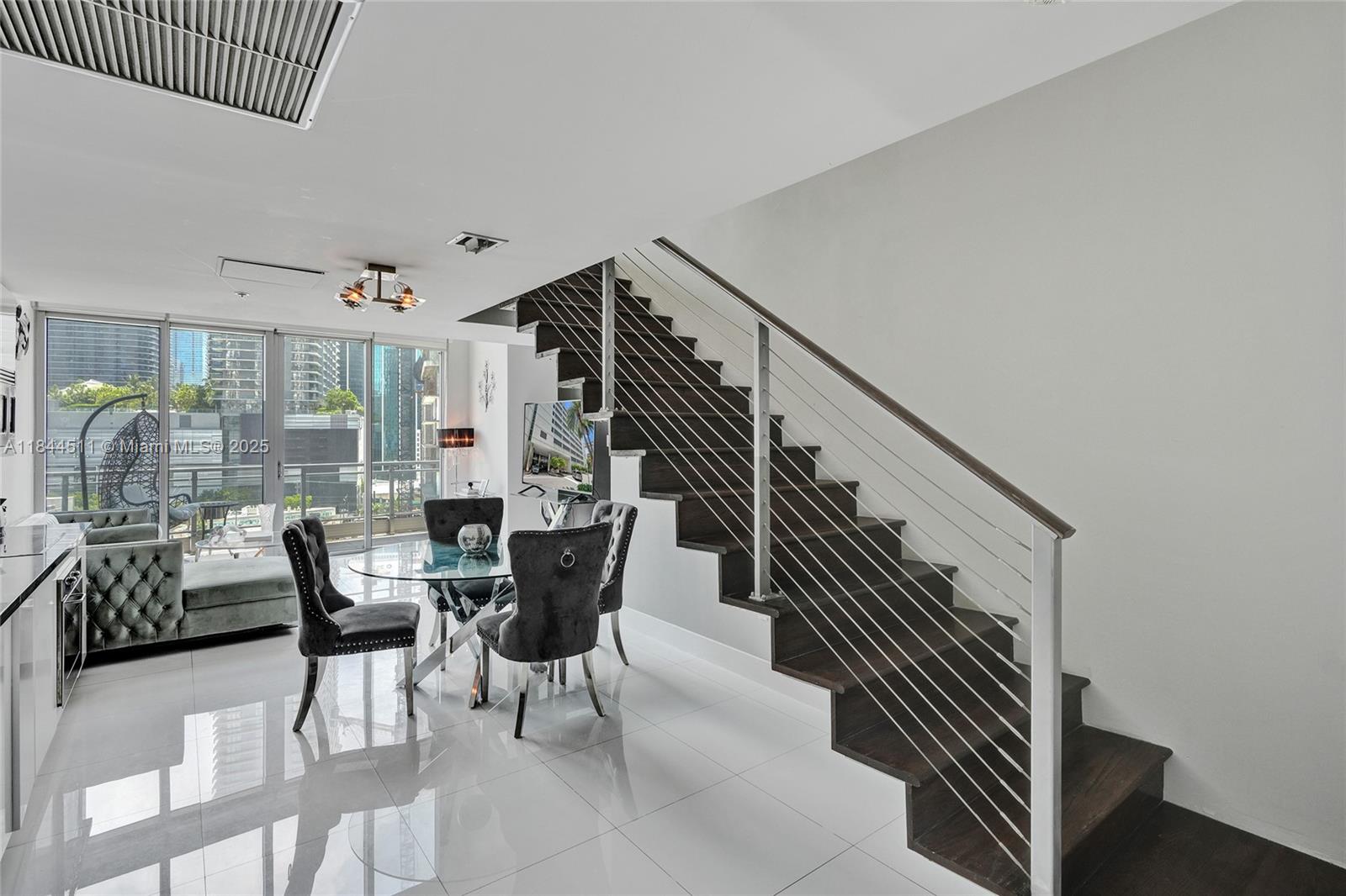 92 SW 3rd St #905, Miami FL 33130