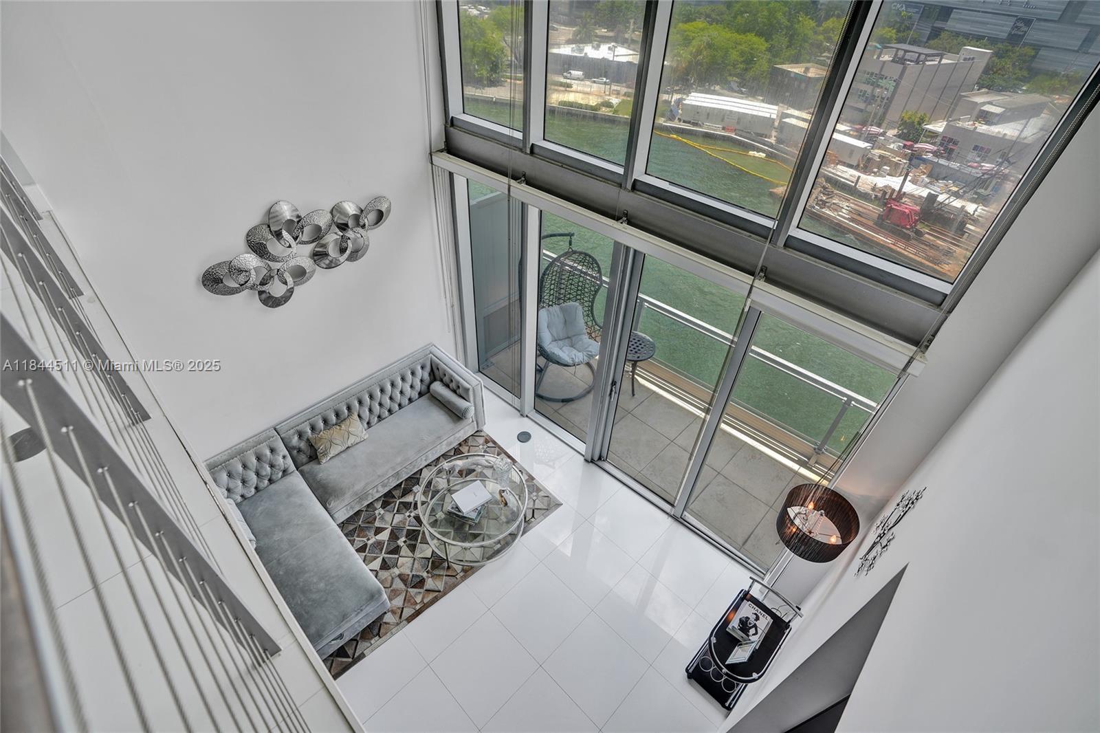 92 SW 3rd St #905, Miami FL 33130