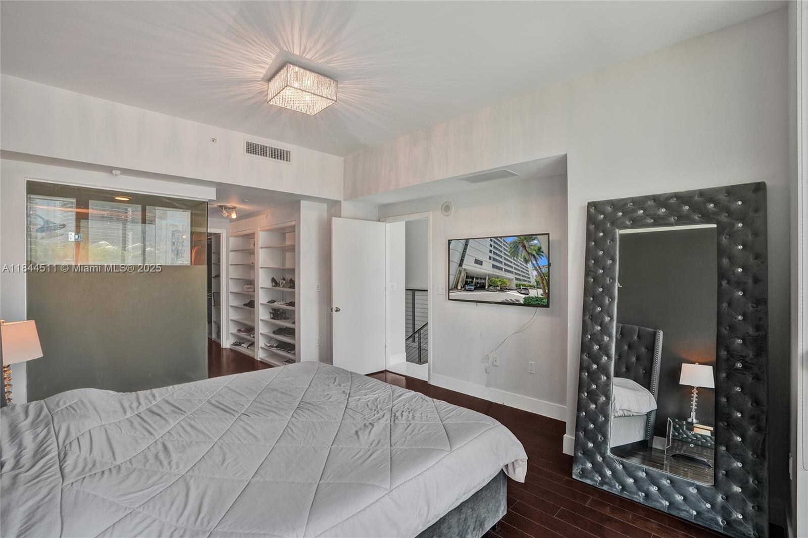 92 SW 3rd St #905, Miami FL 33130