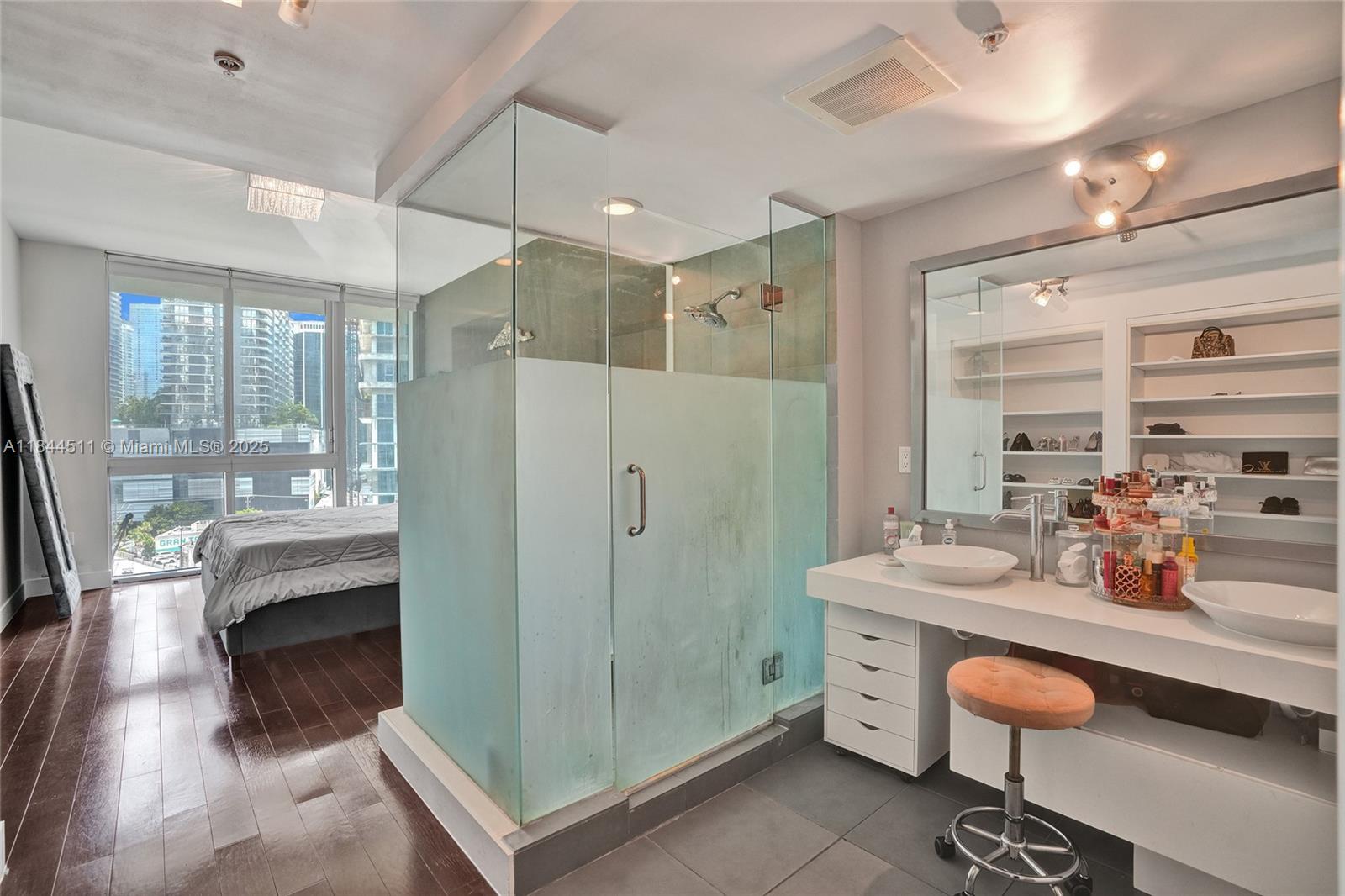 92 SW 3rd St #905, Miami FL 33130