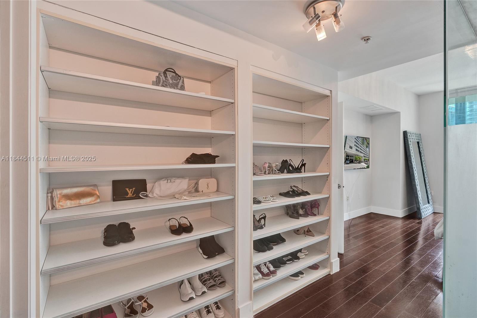 92 SW 3rd St #905, Miami FL 33130
