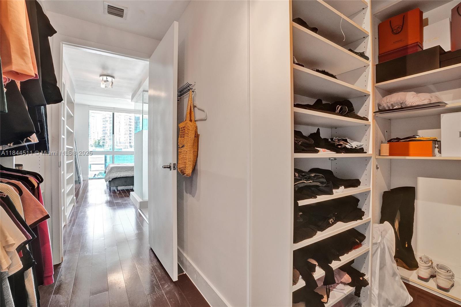 92 SW 3rd St #905, Miami FL 33130