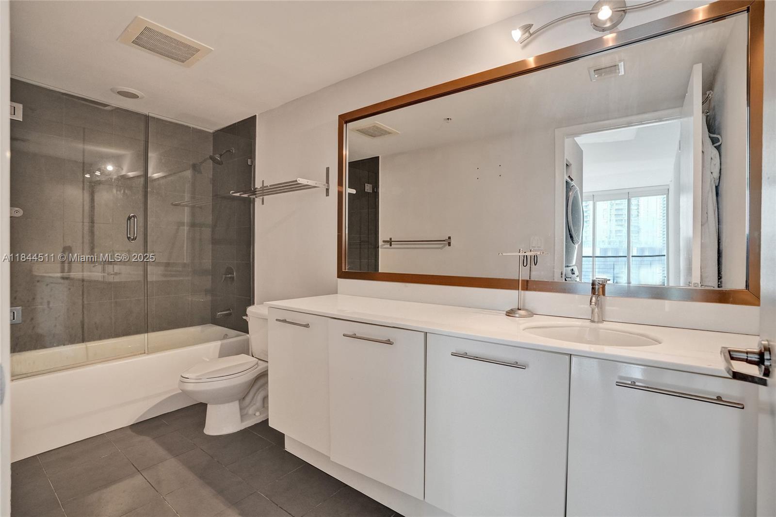 92 SW 3rd St #905, Miami FL 33130