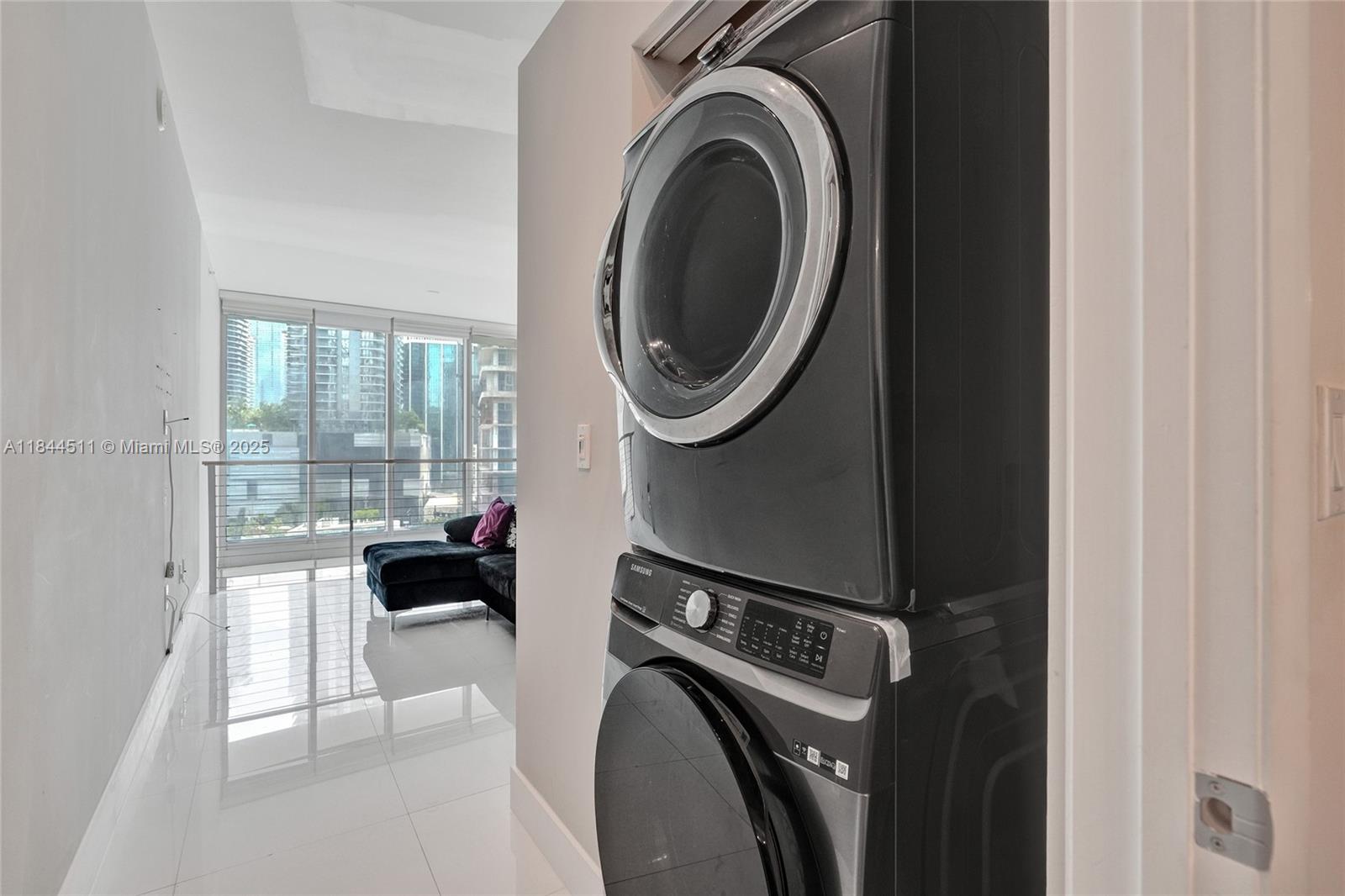 92 SW 3rd St #905, Miami FL 33130