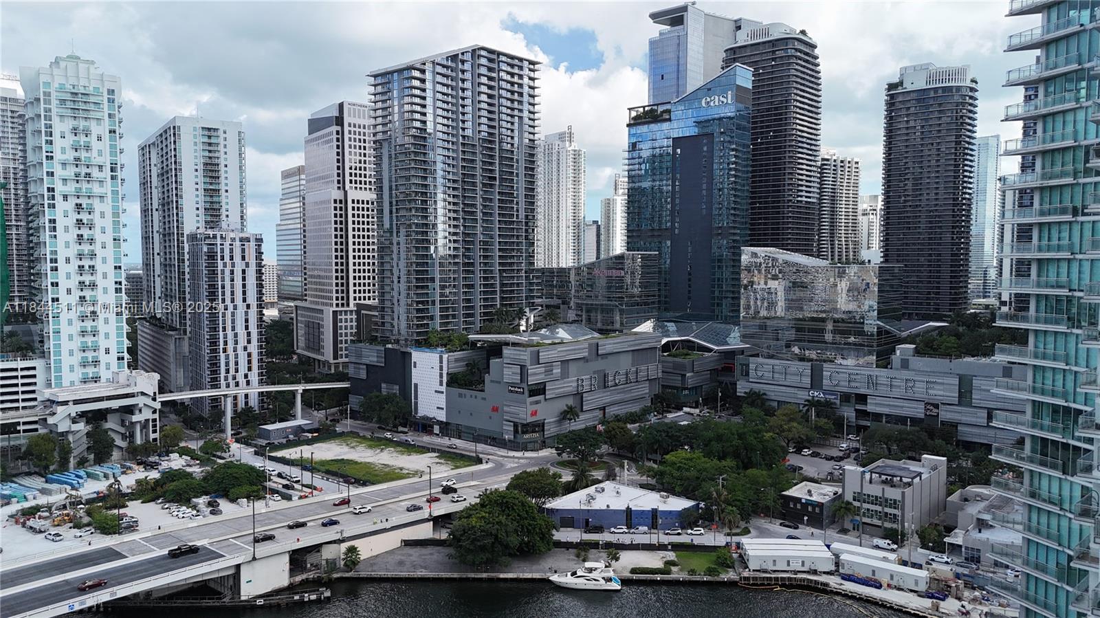 92 SW 3rd St #905, Miami FL 33130