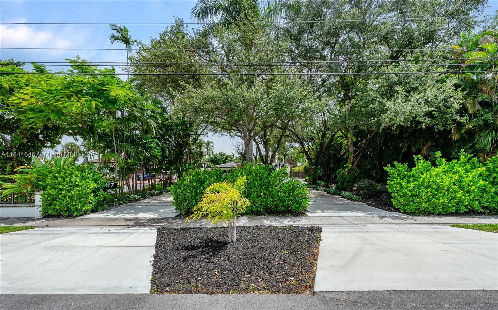 117 S Royal Poinciana Blvd, Miami Springs FL 33166