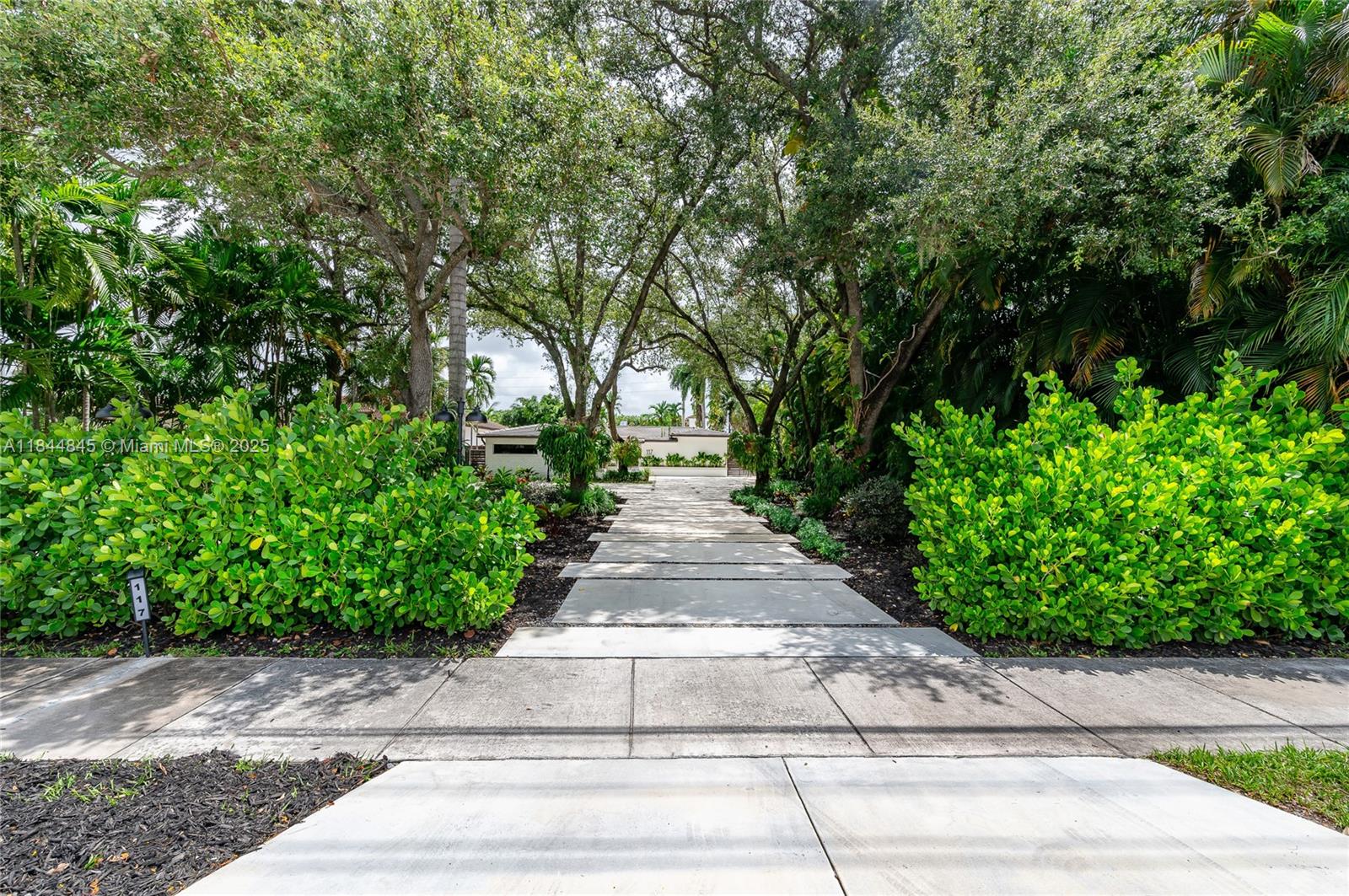 117 S Royal Poinciana Blvd, Miami Springs FL 33166