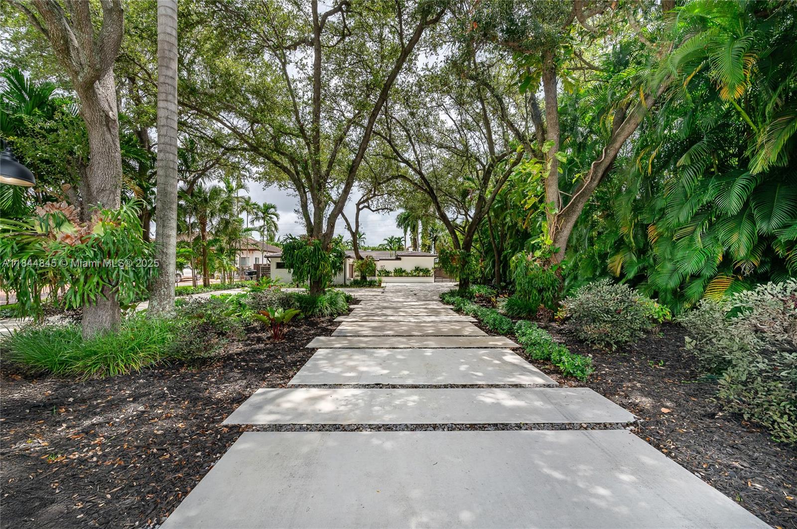 117 S Royal Poinciana Blvd, Miami Springs FL 33166