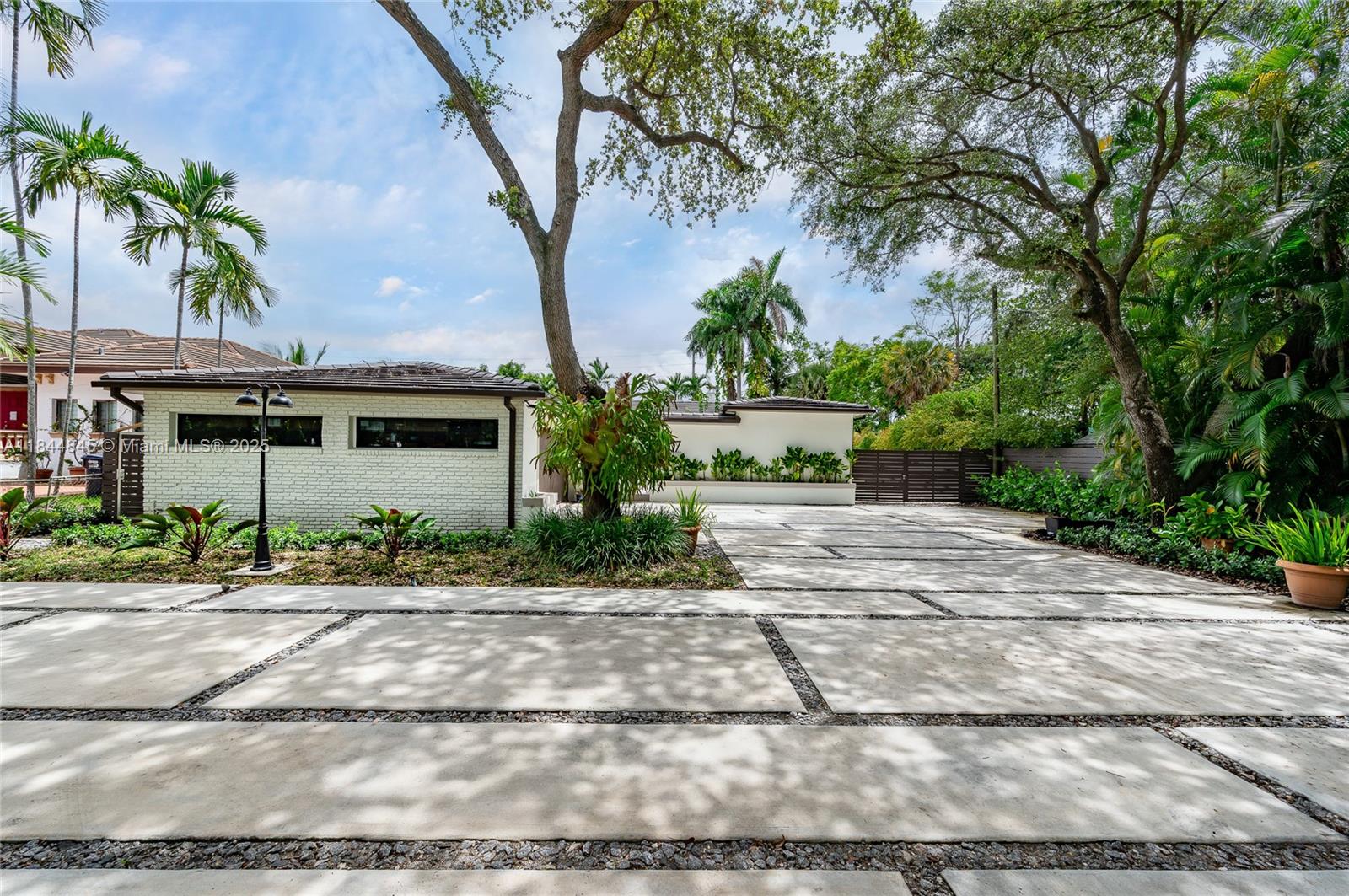 117 S Royal Poinciana Blvd, Miami Springs FL 33166