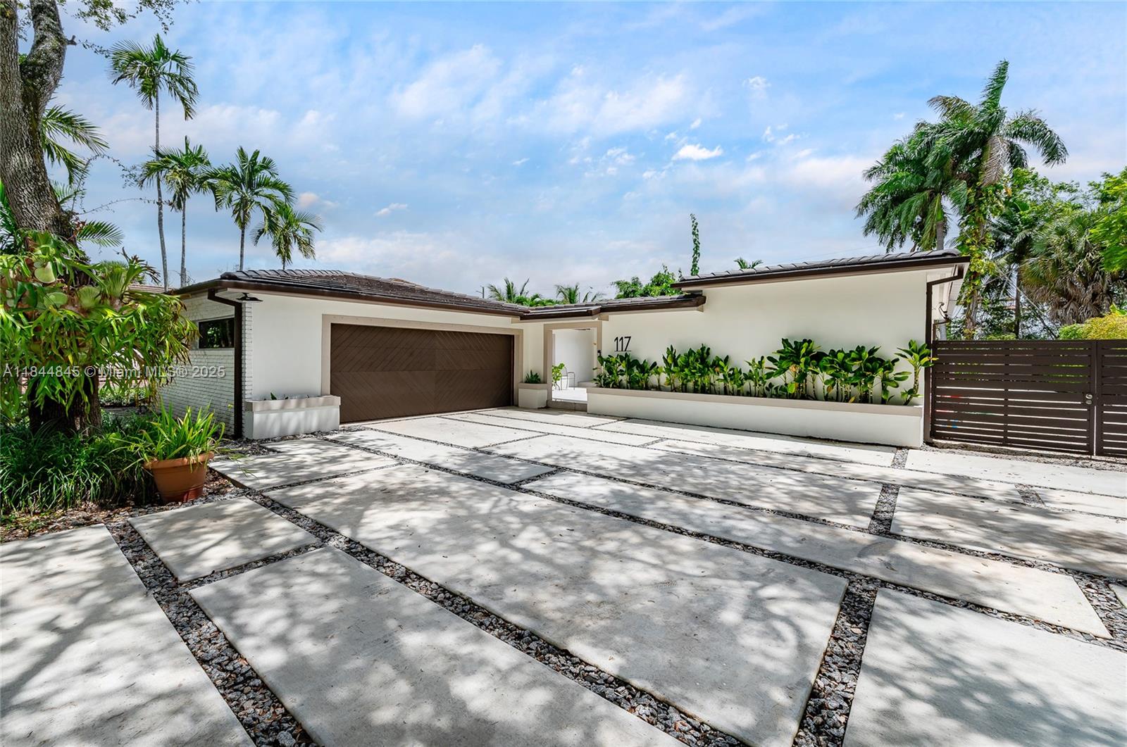 117 S Royal Poinciana Blvd, Miami Springs FL 33166