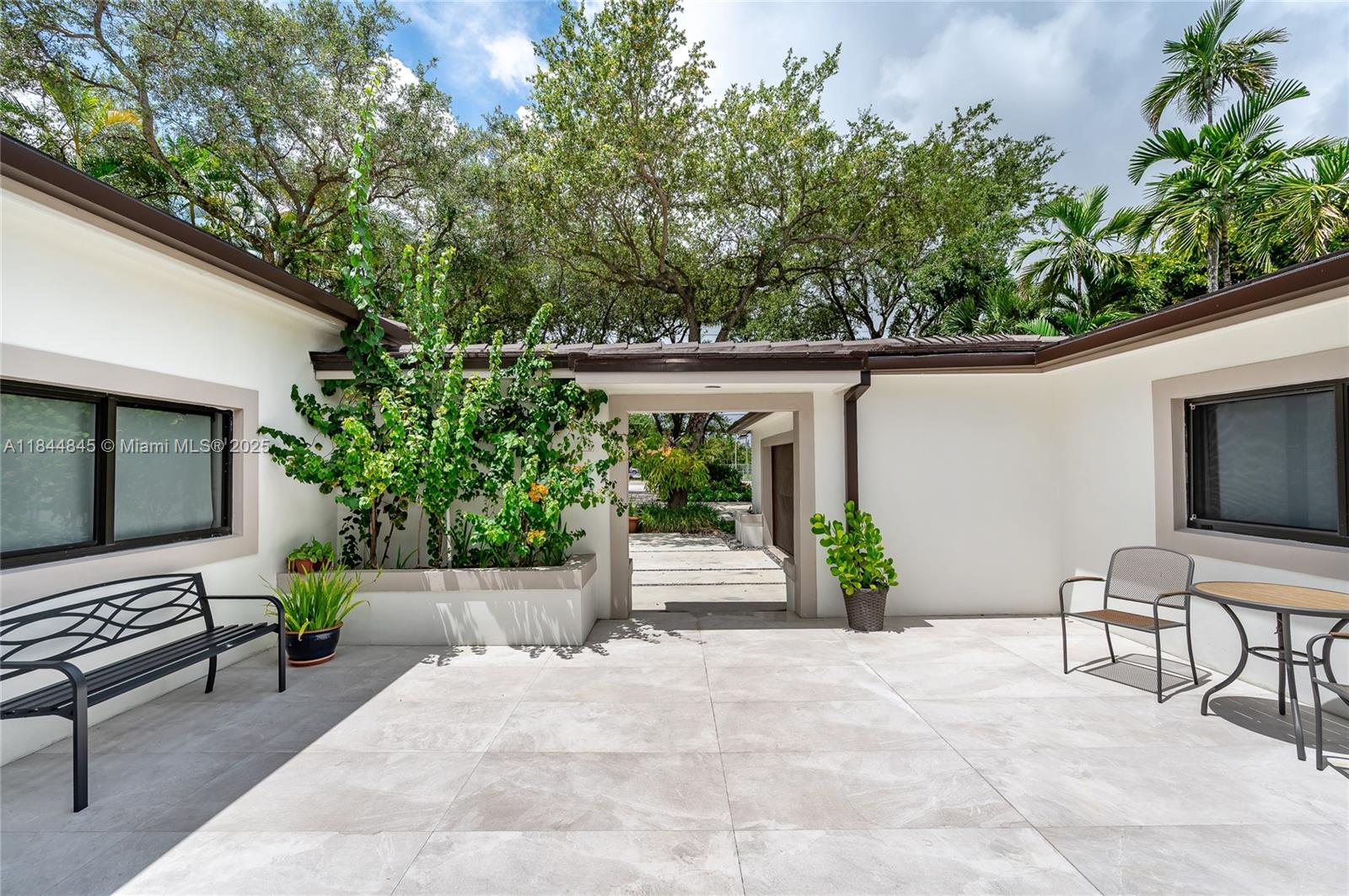117 S Royal Poinciana Blvd, Miami Springs FL 33166