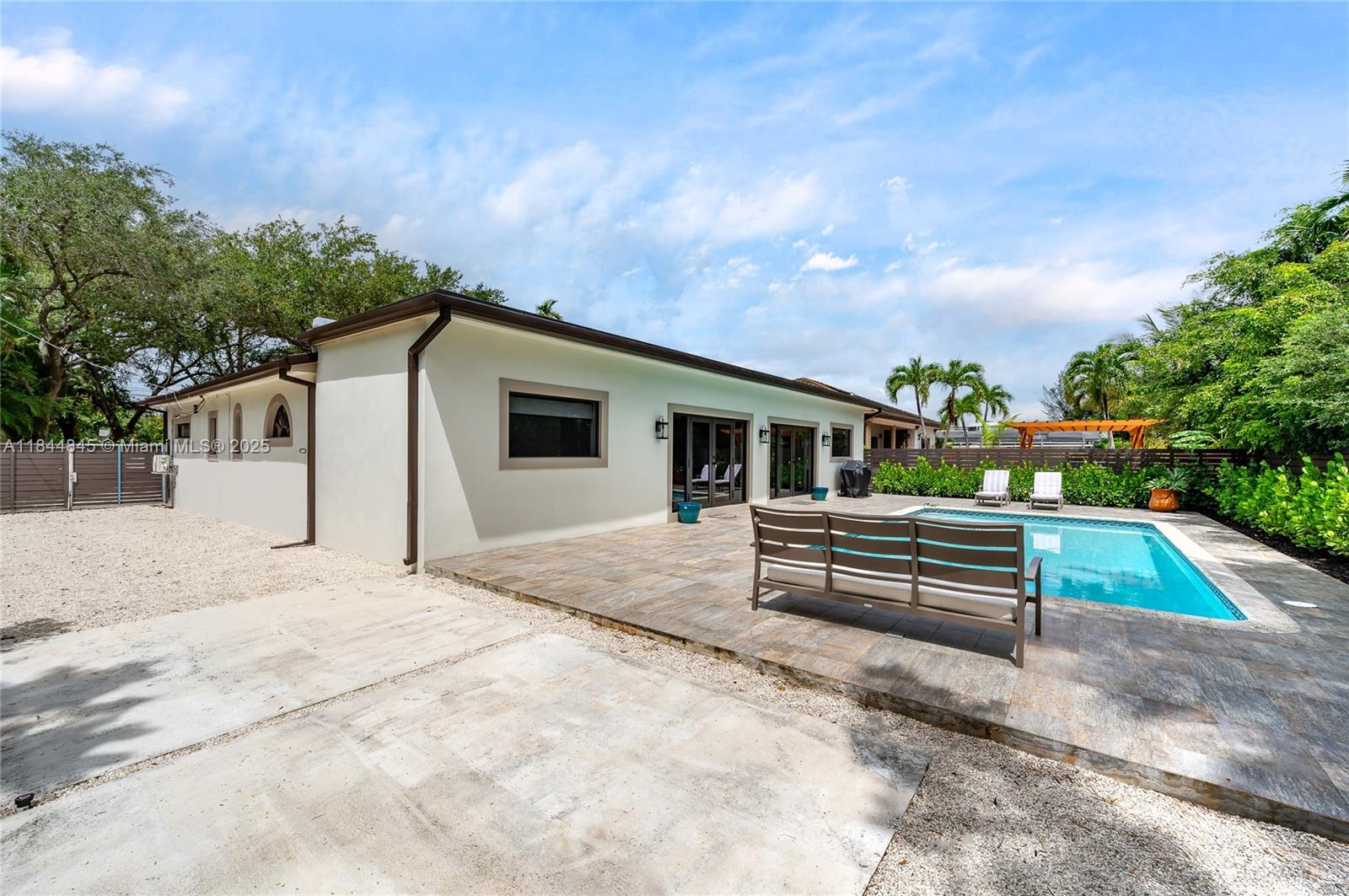117 S Royal Poinciana Blvd, Miami Springs FL 33166