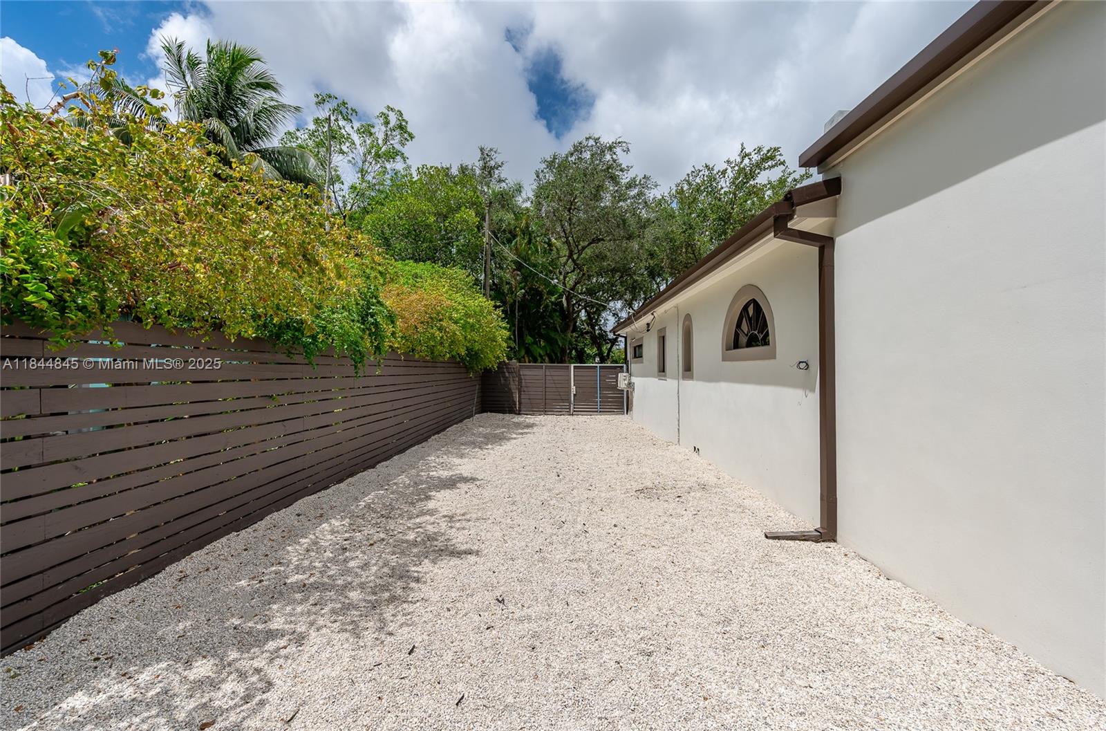 117 S Royal Poinciana Blvd, Miami Springs FL 33166