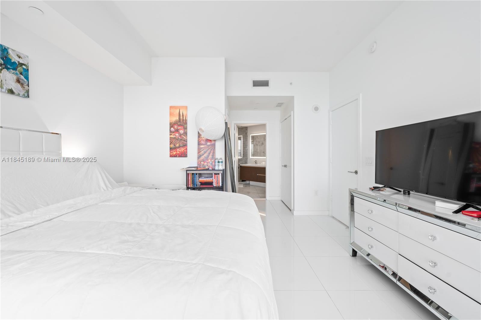 851 NE 1st Ave #1410, Miami FL 33132